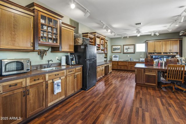 205 W QUARTZ ROCK Road, Phoenix, AZ 85085