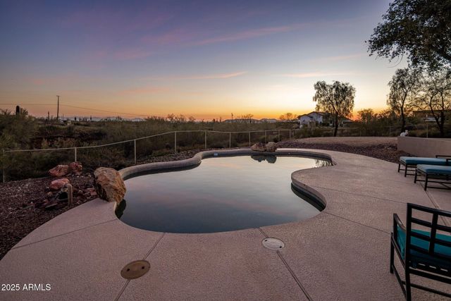 205 W QUARTZ ROCK Road, Phoenix, AZ 85085
