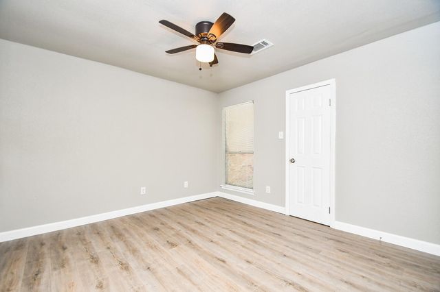 6911 Winding Trace Drive, Houston, TX 77086