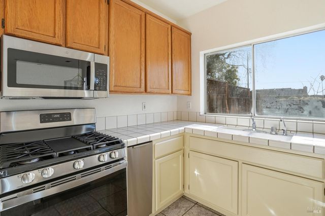 1997 Rainier Cir, Petaluma, CA 94954