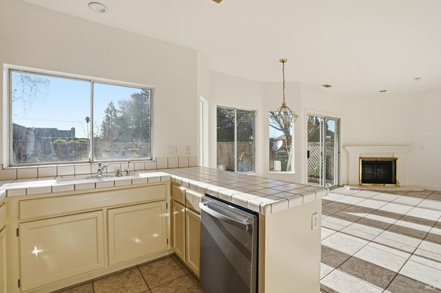 1997 Rainier Cir, Petaluma, CA 94954