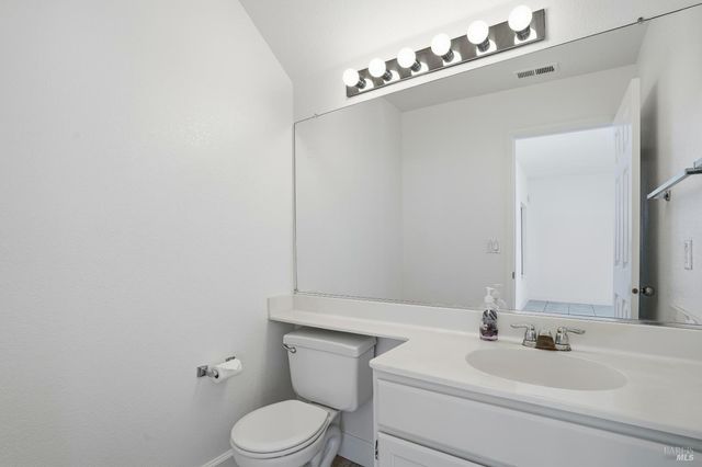 1997 Rainier Cir, Petaluma, CA 94954