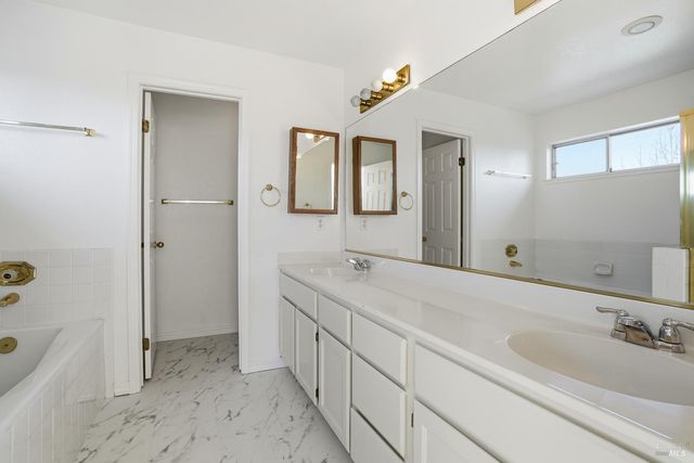 1997 Rainier Cir, Petaluma, CA 94954