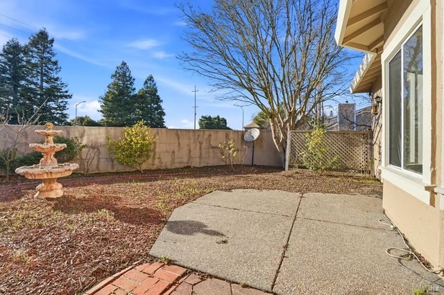 1997 Rainier Cir, Petaluma, CA 94954