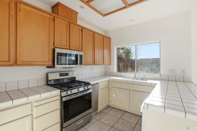 1997 Rainier Cir, Petaluma, CA 94954