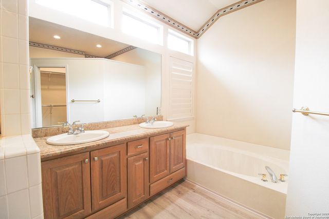 34 Silverhorn, San Antonio, TX 78216