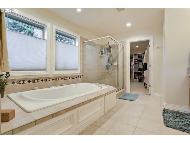 11961 Se HUNTER Dr, Happy Valley, OR 97086