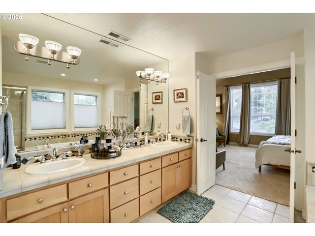 11961 Se HUNTER Dr, Happy Valley, OR 97086