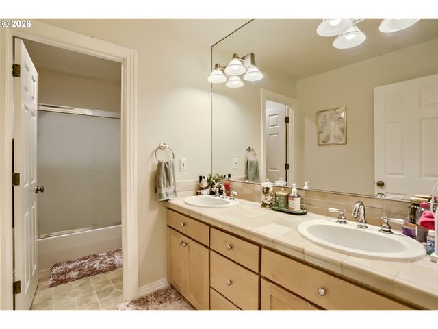 11961 Se HUNTER Dr, Happy Valley, OR 97086