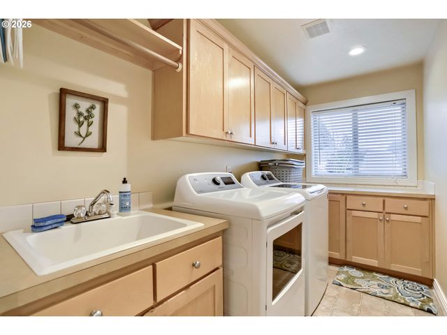 11961 Se HUNTER Dr, Happy Valley, OR 97086