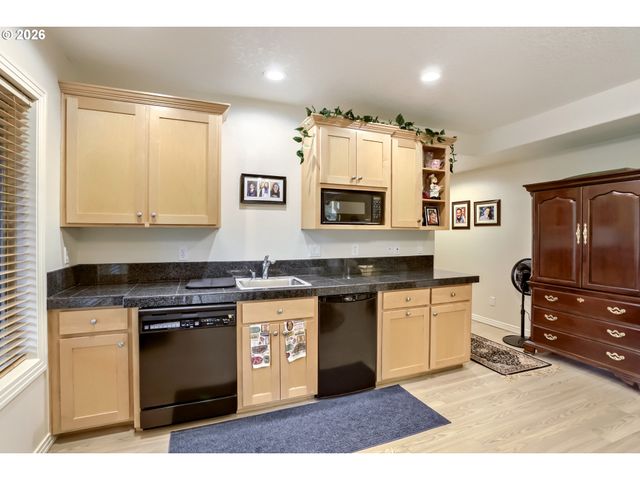 11961 Se HUNTER Dr, Happy Valley, OR 97086