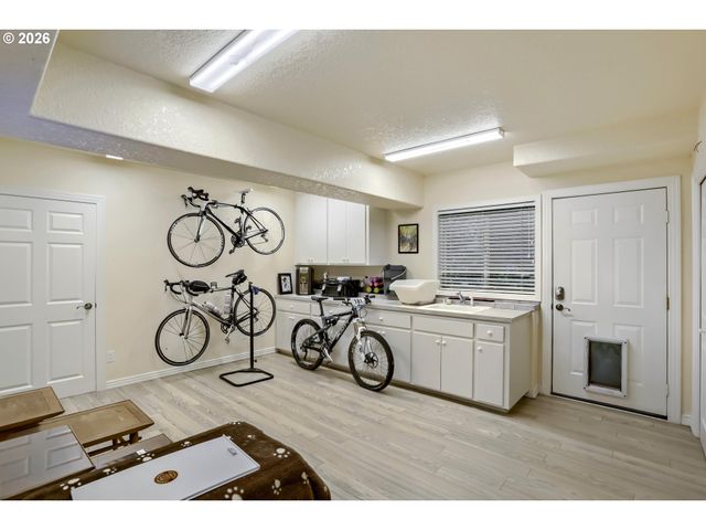 11961 Se HUNTER Dr, Happy Valley, OR 97086