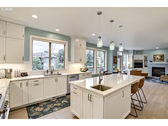11961 Se HUNTER Dr, Happy Valley, OR 97086
