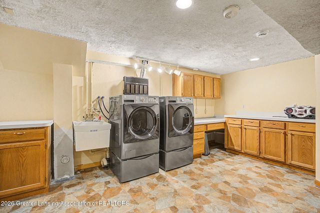 4288 Indian Glen Drive, Okemos, MI 48864