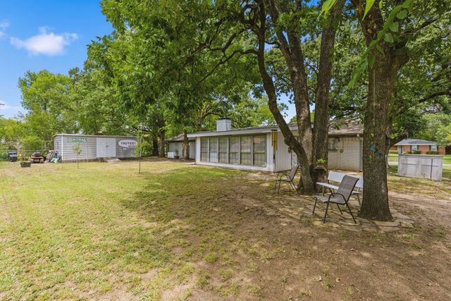 3007 Tanglewood Drive, Commerce, TX 75428