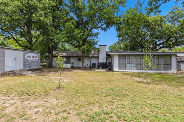 3007 Tanglewood Drive, Commerce, TX 75428