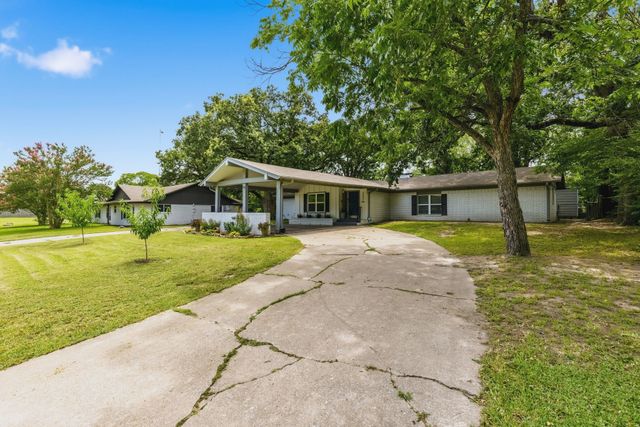 3007 Tanglewood Drive, Commerce, TX 75428