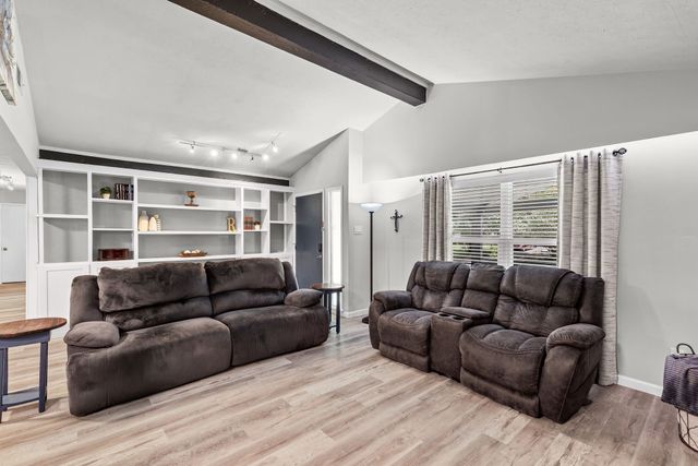 3007 Tanglewood Drive, Commerce, TX 75428
