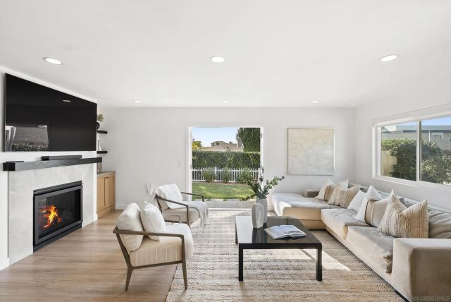 7319 Cuvier St, La Jolla, CA 92037