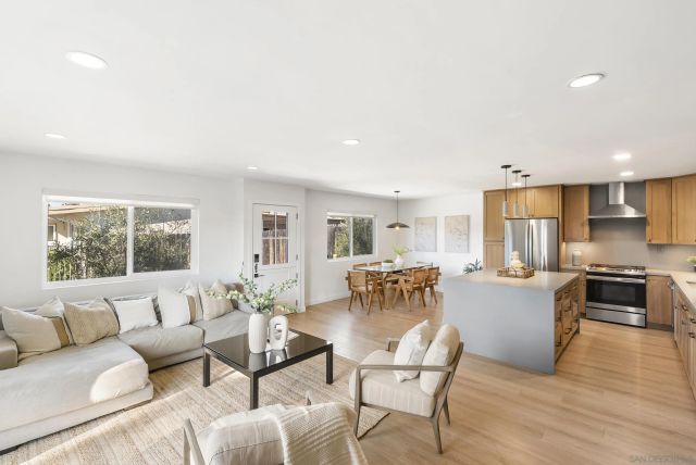 7319 Cuvier St, La Jolla, CA 92037