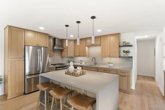 7319 Cuvier St, La Jolla, CA 92037