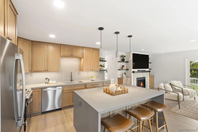 7319 Cuvier St, La Jolla, CA 92037