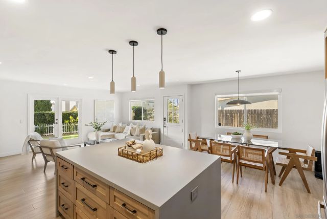 7319 Cuvier St, La Jolla, CA 92037