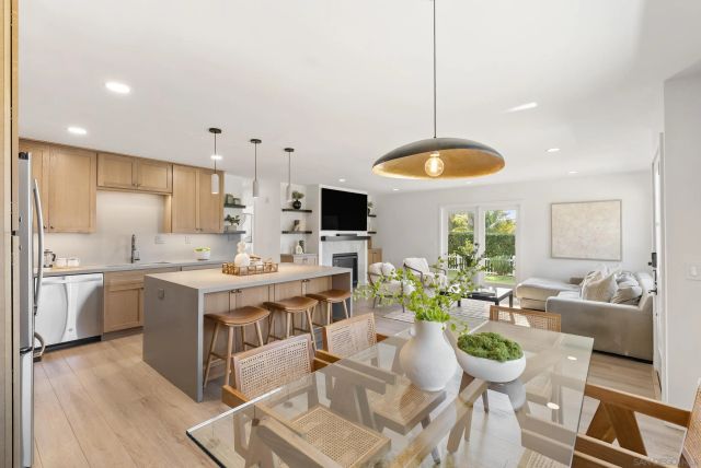 7319 Cuvier St, La Jolla, CA 92037