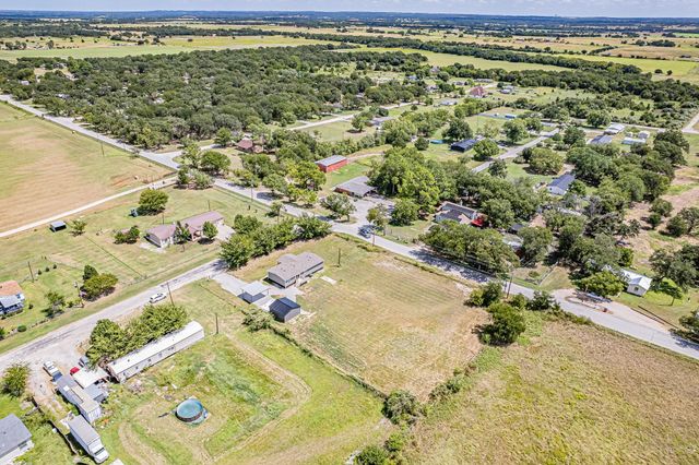 111 County Road 1303, Bridgeport, TX 76426