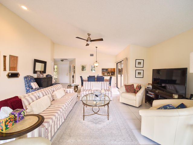 6974 Touchstone Circle, Palm Beach Gardens, FL 33418