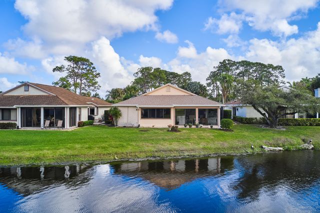 6974 Touchstone Circle, Palm Beach Gardens, FL 33418