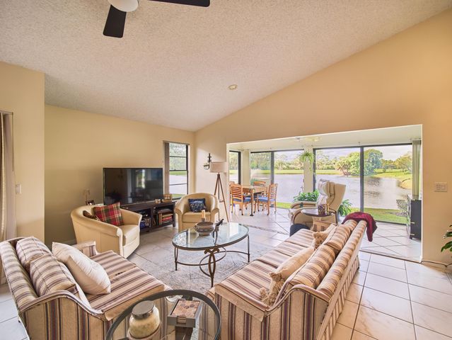 6974 Touchstone Circle, Palm Beach Gardens, FL 33418