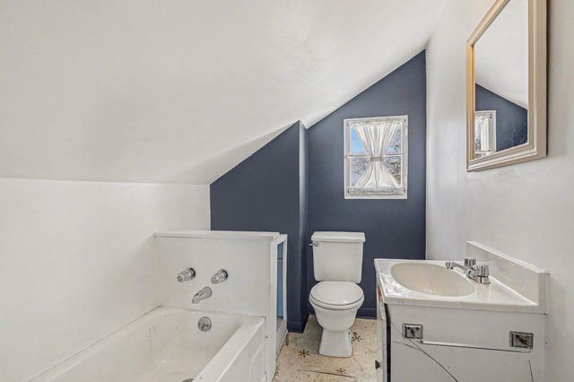 708 Nebobish Avenue, Bay City, MI 48708