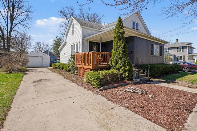 708 Nebobish Avenue, Bay City, MI 48708