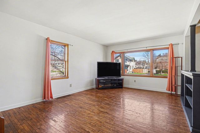 708 Nebobish Avenue, Bay City, MI 48708
