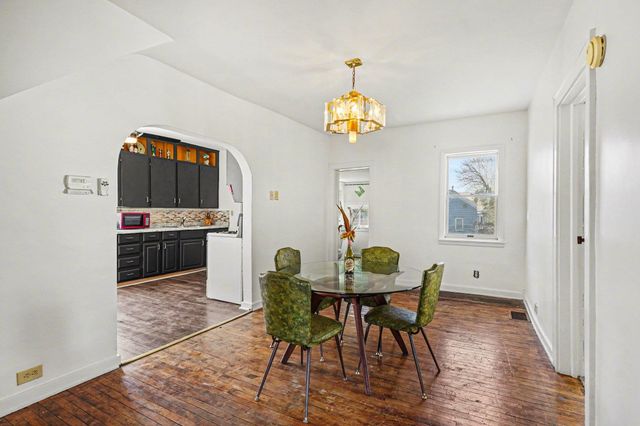 708 Nebobish Avenue, Bay City, MI 48708