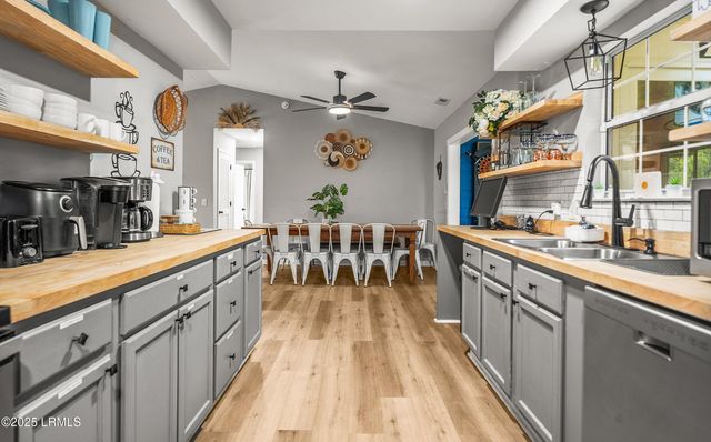 28 Ridenour Place, Port Royal, SC 29935