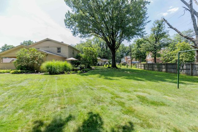 112 Montclair Court, Evansville, IN 47715