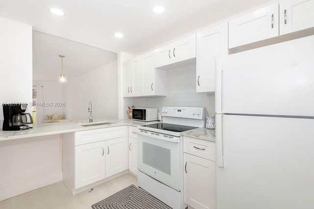 10434 Sunrise Lakes Blvd 109, Sunrise, FL 33322