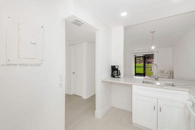 10434 Sunrise Lakes Blvd 109, Sunrise, FL 33322