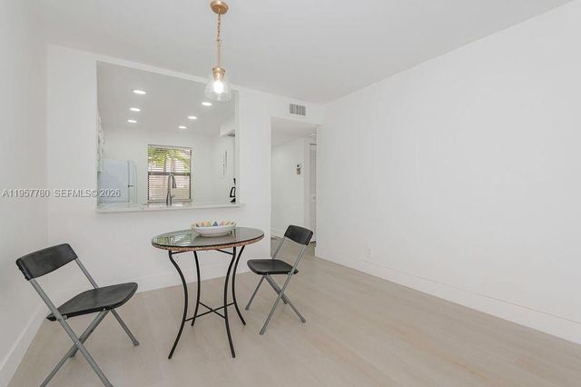 10434 Sunrise Lakes Blvd 109, Sunrise, FL 33322