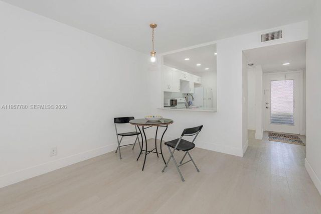 10434 Sunrise Lakes Blvd 109, Sunrise, FL 33322