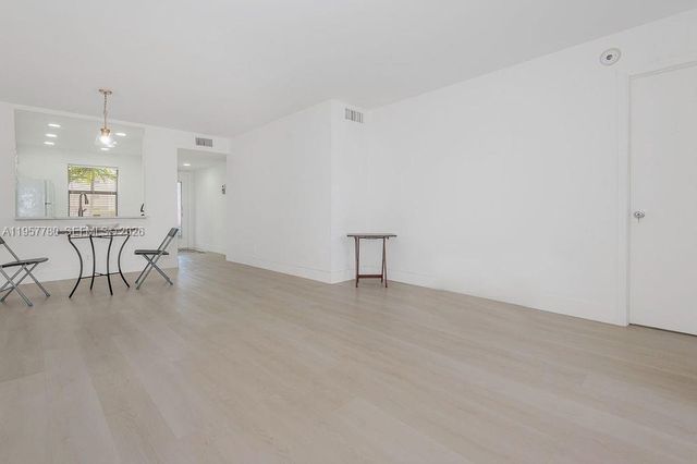 10434 Sunrise Lakes Blvd 109, Sunrise, FL 33322