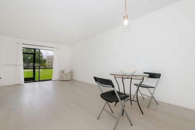 10434 Sunrise Lakes Blvd 109, Sunrise, FL 33322