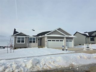 3329 Center Court, Robins, IA 52328