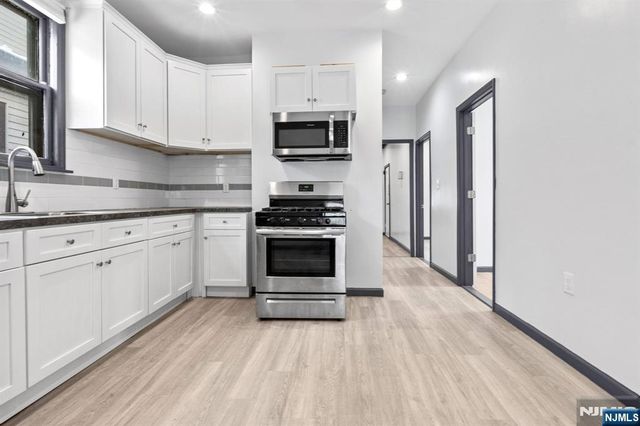 211 13th Street, Newark, NJ 07107