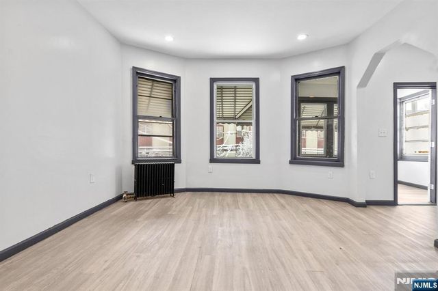 211 13th Street, Newark, NJ 07107