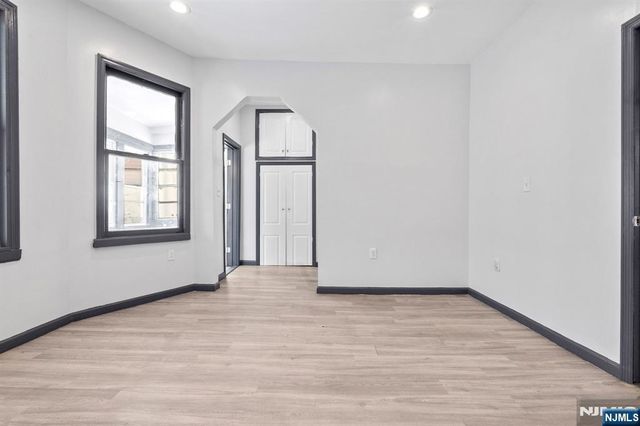 211 13th Street, Newark, NJ 07107