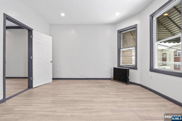 211 13th Street, Newark, NJ 07107