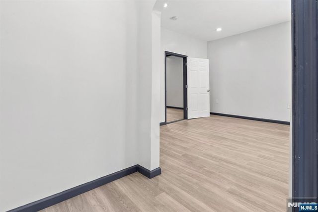 211 13th Street, Newark, NJ 07107